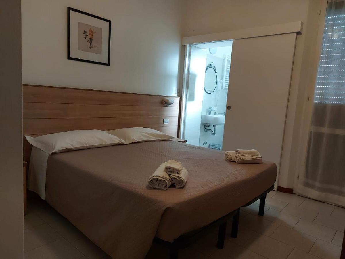 Hotel Brezza Rimini Bagian luar foto