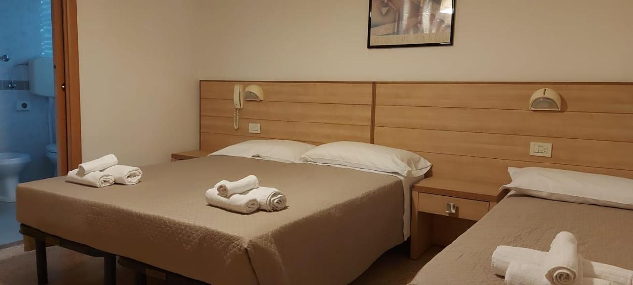 Hotel Brezza Rimini Bagian luar foto