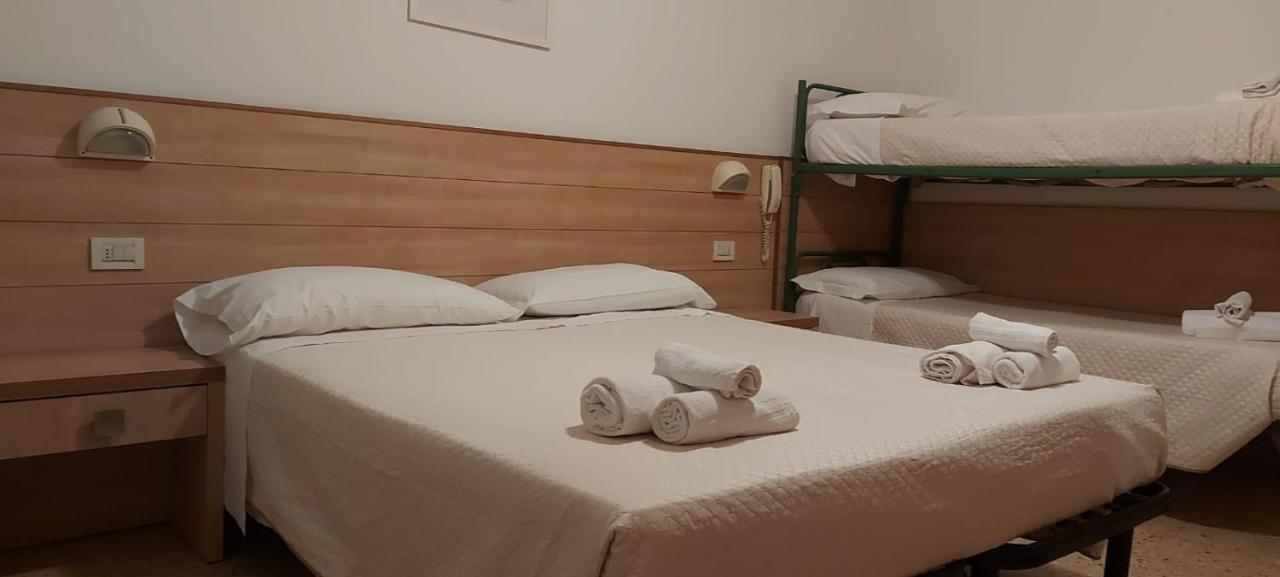 Hotel Brezza Rimini Bagian luar foto