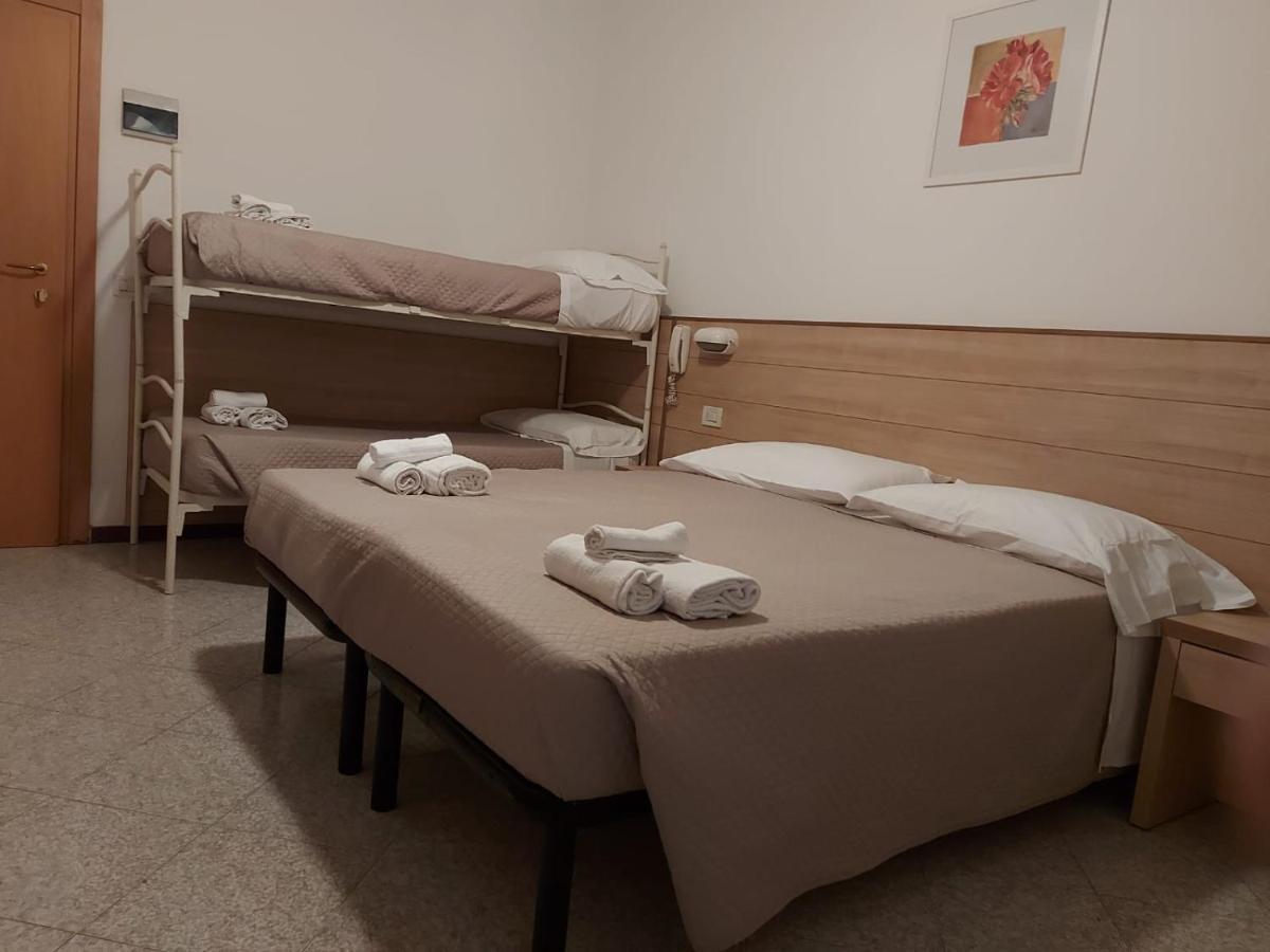 Hotel Brezza Rimini Bagian luar foto