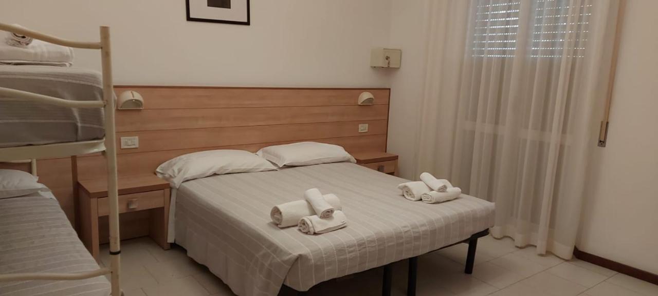 Hotel Brezza Rimini Bagian luar foto