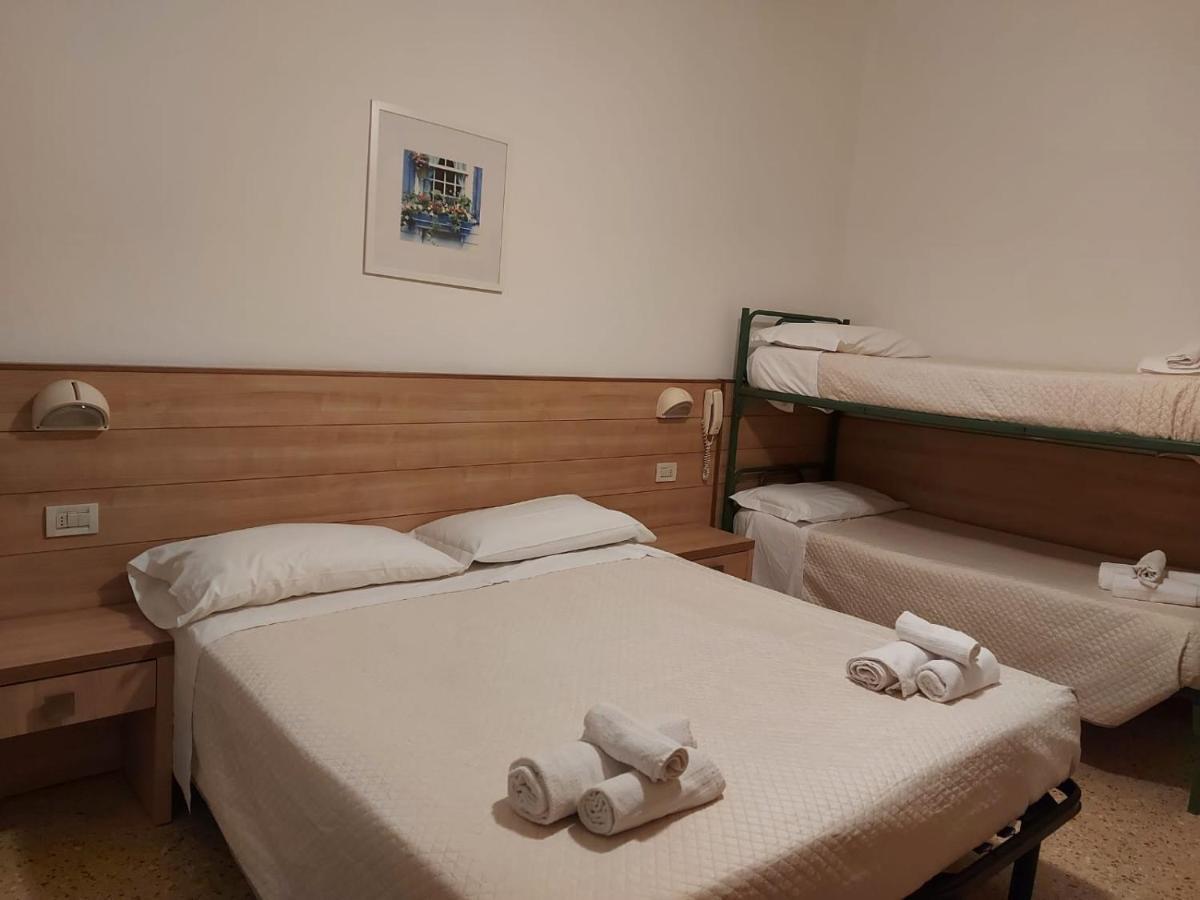 Hotel Brezza Rimini Bagian luar foto