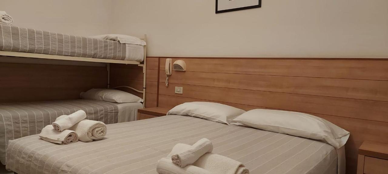 Hotel Brezza Rimini Bagian luar foto