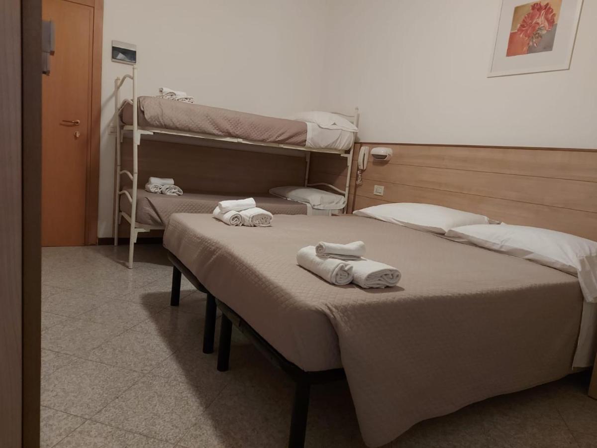 Hotel Brezza Rimini Bagian luar foto