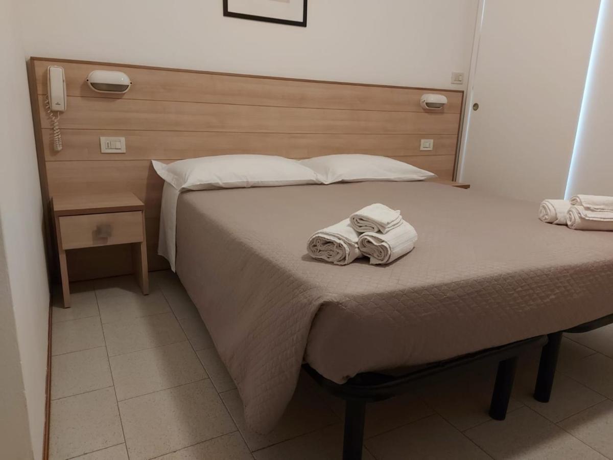 Hotel Brezza Rimini Bagian luar foto