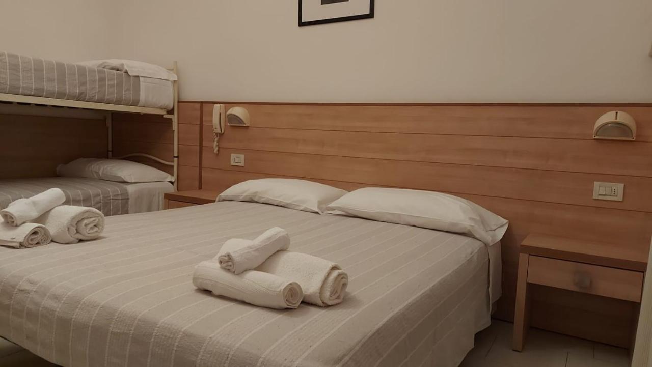 Hotel Brezza Rimini Bagian luar foto