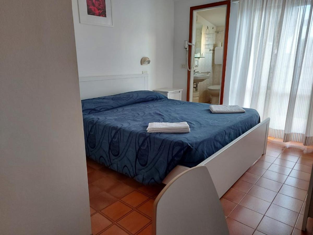 Hotel Brezza Rimini Bagian luar foto