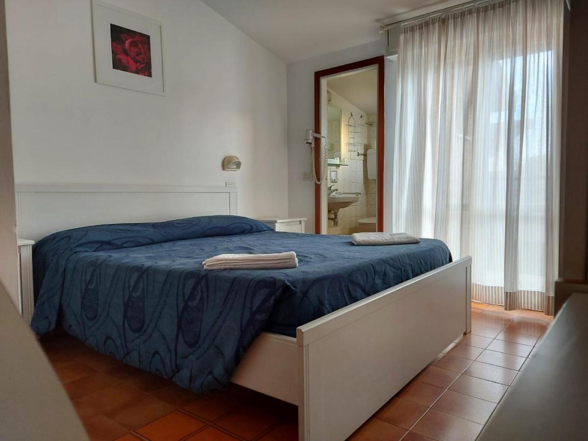 Hotel Brezza Rimini Bagian luar foto