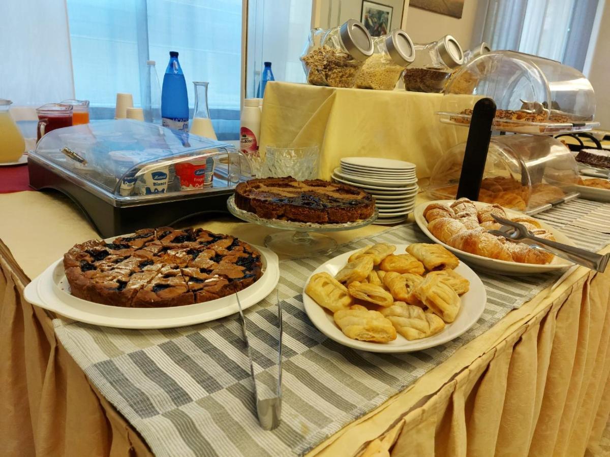Hotel Brezza Rimini Bagian luar foto