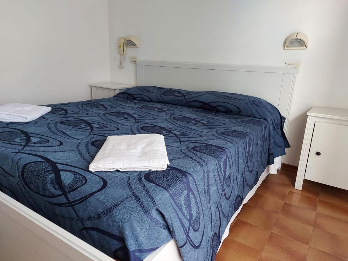 Hotel Brezza Rimini Bagian luar foto