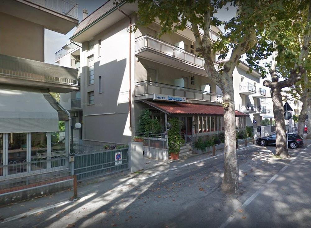 Hotel Brezza Rimini Bagian luar foto