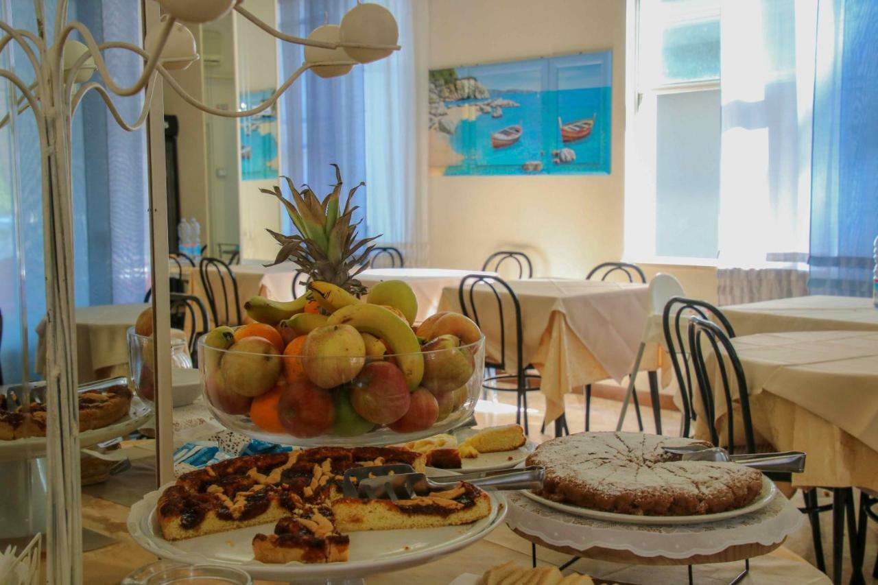 Hotel Brezza Rimini Bagian luar foto