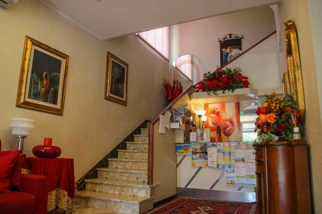 Hotel Brezza Rimini Bagian luar foto