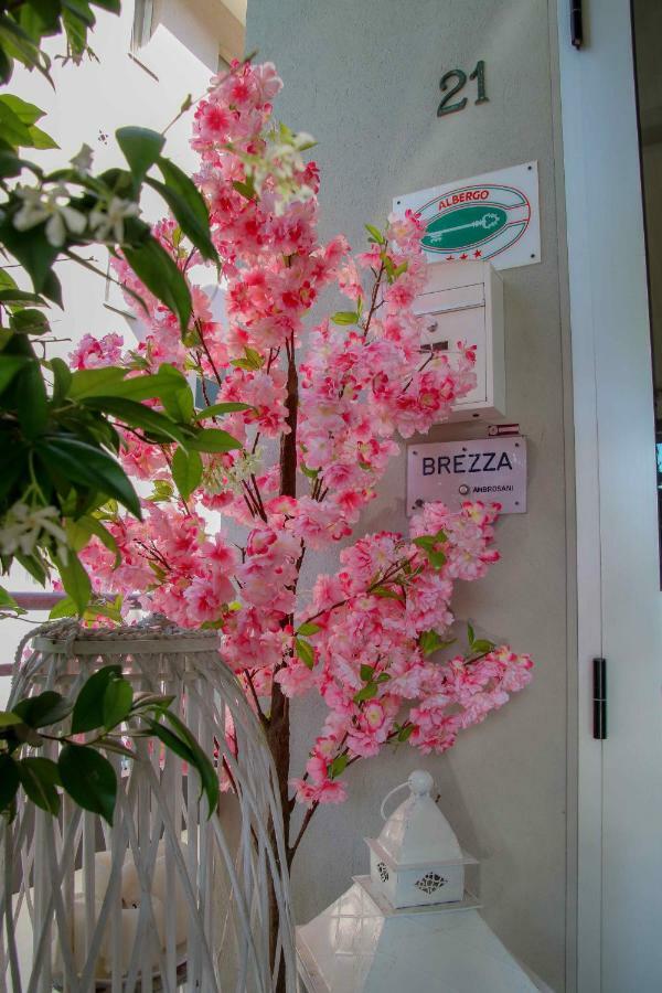 Hotel Brezza Rimini Bagian luar foto