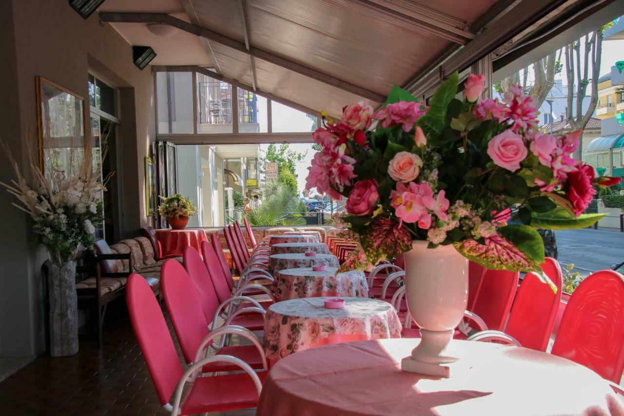 Hotel Brezza Rimini Bagian luar foto